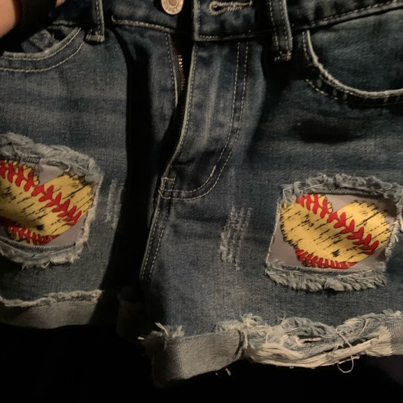 ๐ฅ denim shorts ๐ฅ - Picture 3 of 3